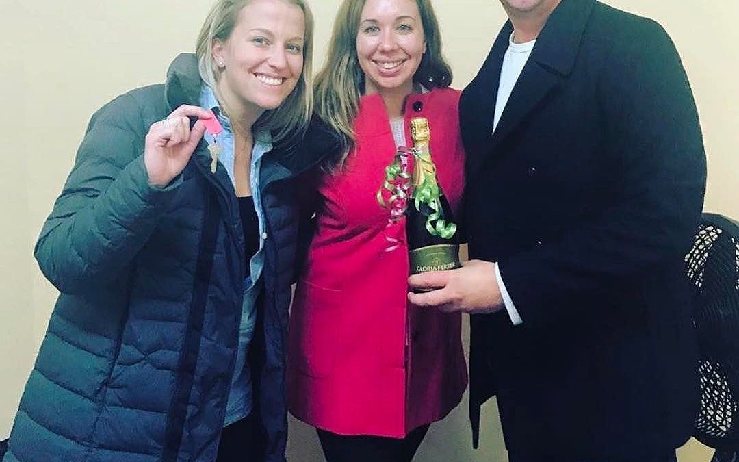 Congratulations Kaylen and Tim!!!!!! Thank you @hinghamhouseandhome #springmarket2017 #sold #southshorerealestate #lovemyteam #kingston #williamraveis 🍾